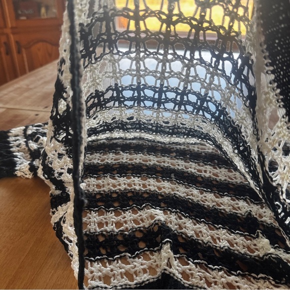 Gilli Black Lace Detail Top - Picture 4 of 4